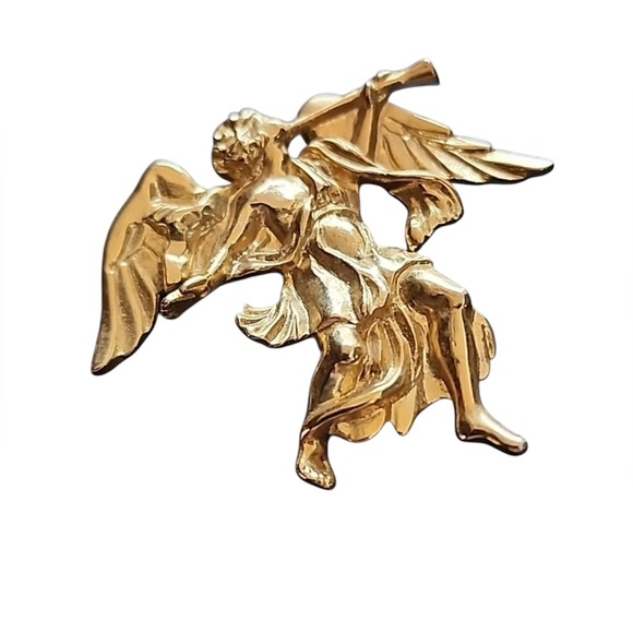 Trifari Brooch - Picture 1 of 4